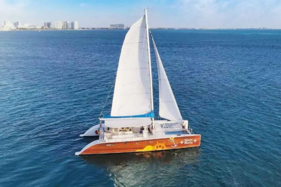 Desde Riviera Maya: Excursión en catamarán a Isla Mujeres