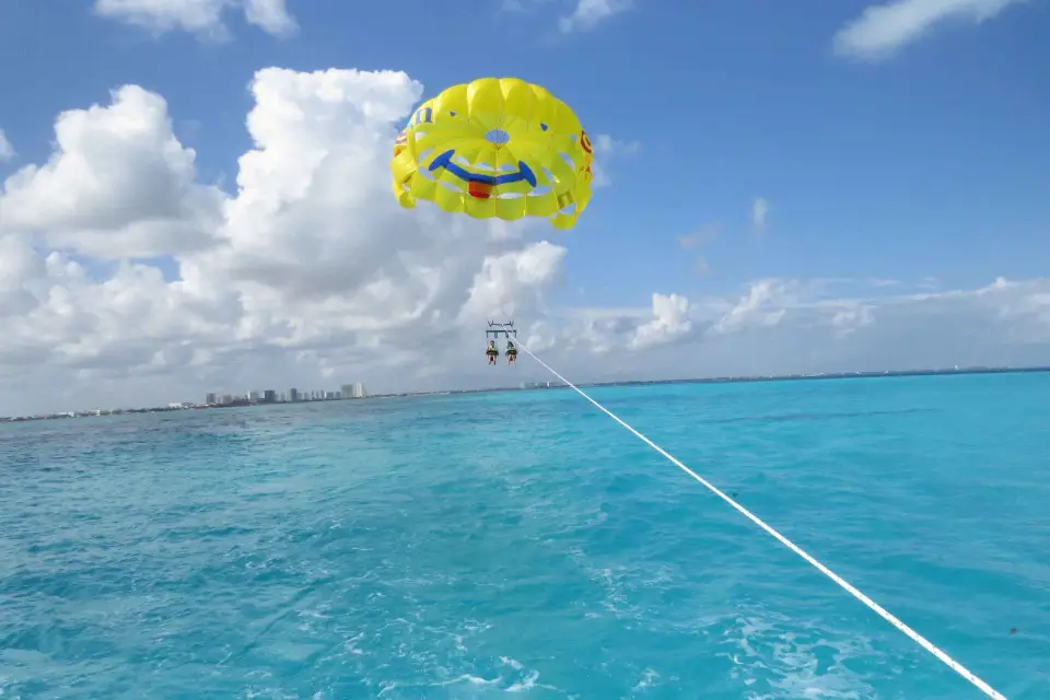 Cancún Snorkel, Parasailing y Wave runners