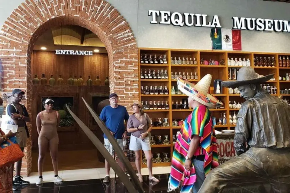 Cancún: Tour en furgoneta - Aventura urbana por las mejores paradas