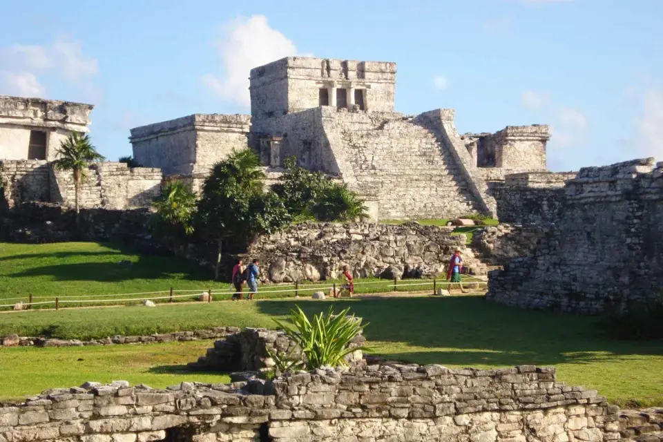 Cancún: tour privado de medio día al cenote de Tulum y Sak Aktun