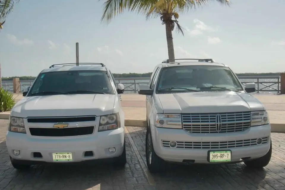 Cancún: traslado privado al aeropuerto internacional en SUV