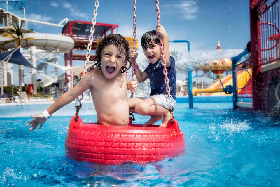 Cancún: Ventura Park con comida y bebida