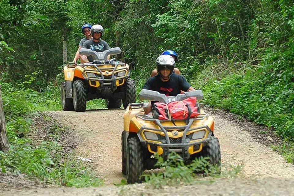Zipline y cenote Conducción compartida en Atv