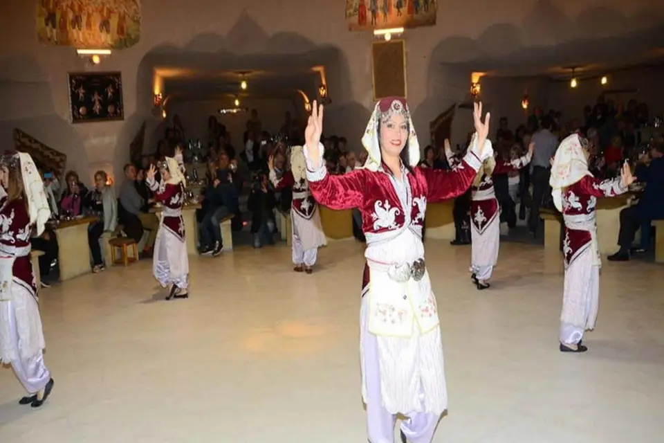 Capadocia: Agradable espectáculo nocturno turco con cena