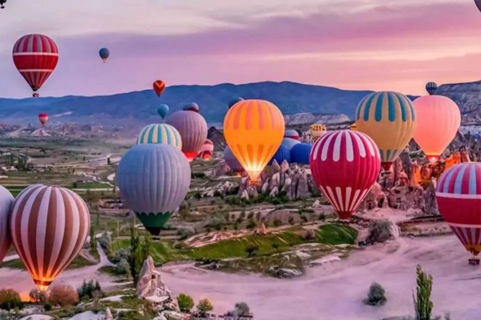 Desde Alanya: Excursión de 2 días a Capadocia, Hotel Cueva y Globo
