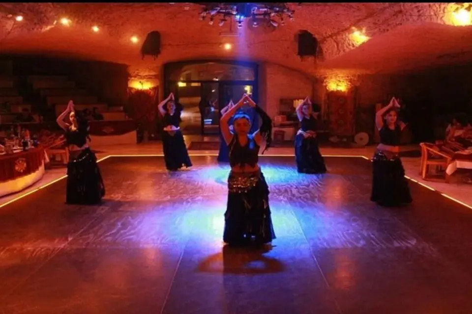 Capadocia: Cena-espectáculo de Cultura Turca con Traslados al Hotel