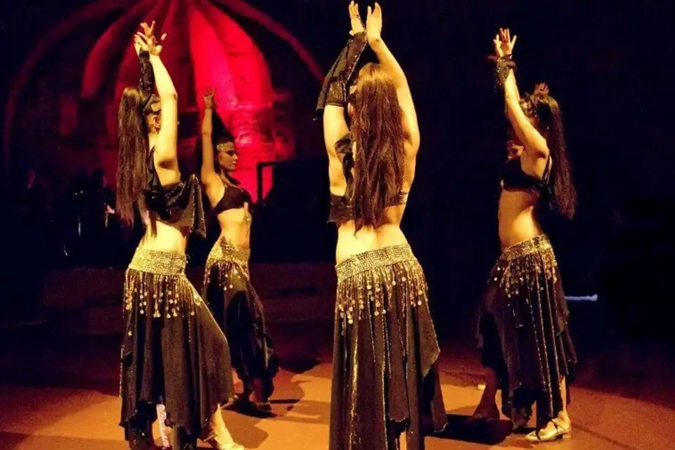 Capadocia: Cena y Espectáculo de Danza Turca con Bebidas