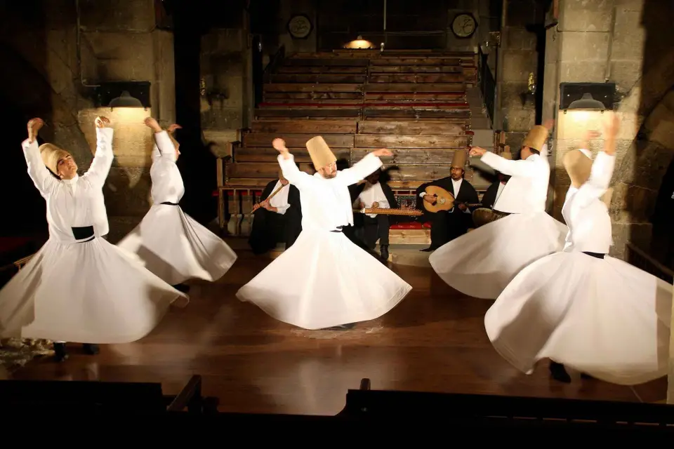 Capadocia: Ceramonia de los Derviches Remolinos