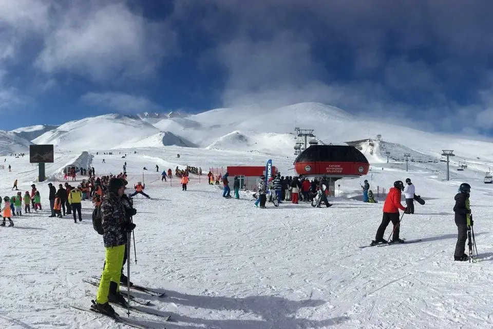 Día completo de esquí en Capadocia Todo Incluido