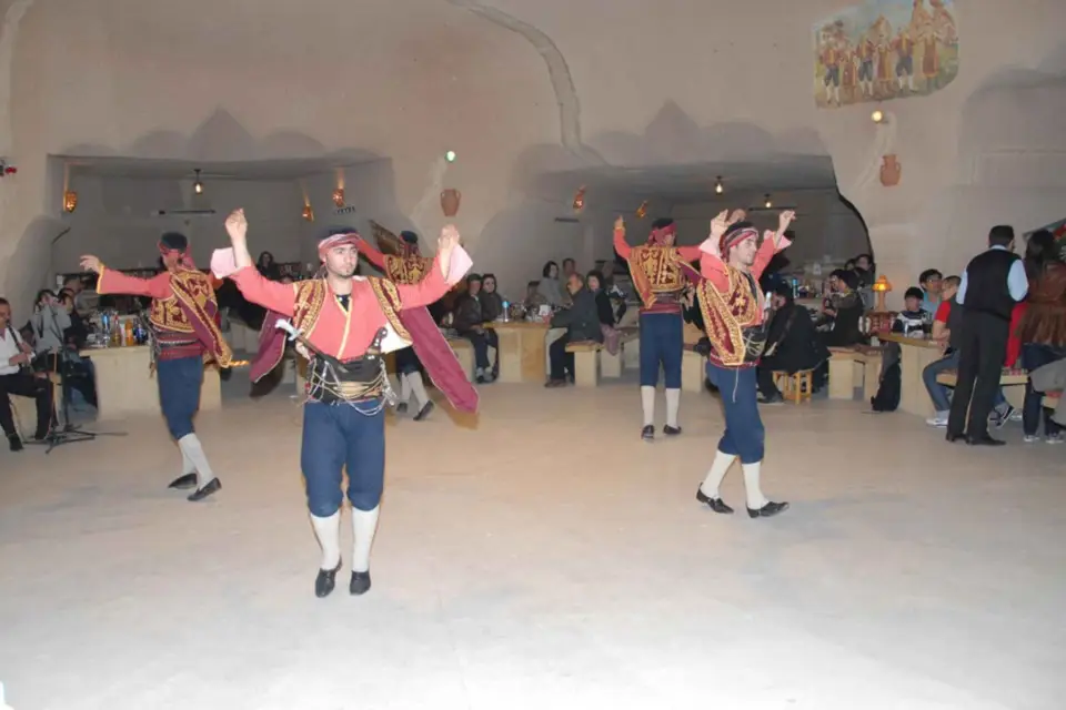Capadocia: Espectáculo de Danza Turca con Cena y Bebidas