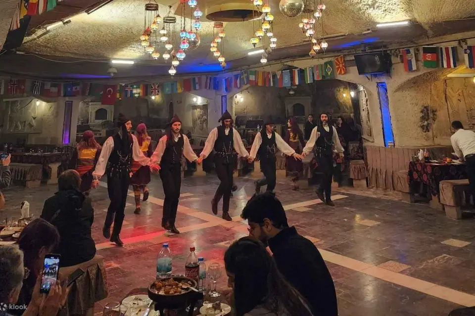 Espectáculo Nocturno Turco de Capadocia en Restaurante Cueva con Cena
