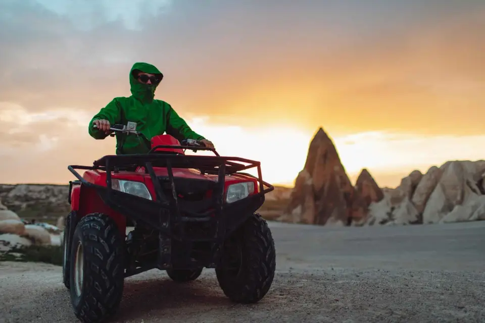 Capadocia:Excursión de aventura en quad por Goreme al atardecer o de día.