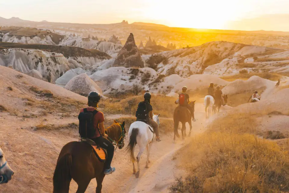 Capadocia: Excursión a Caballo al Atardecer o de Día