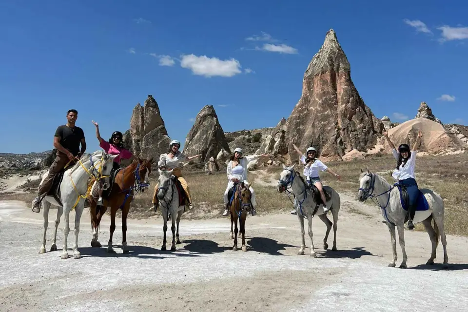 Excursión a caballo al atardecer en Capadocia
