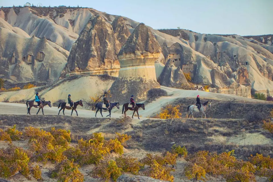 Excursión a caballo por la puesta de sol en Capadocia