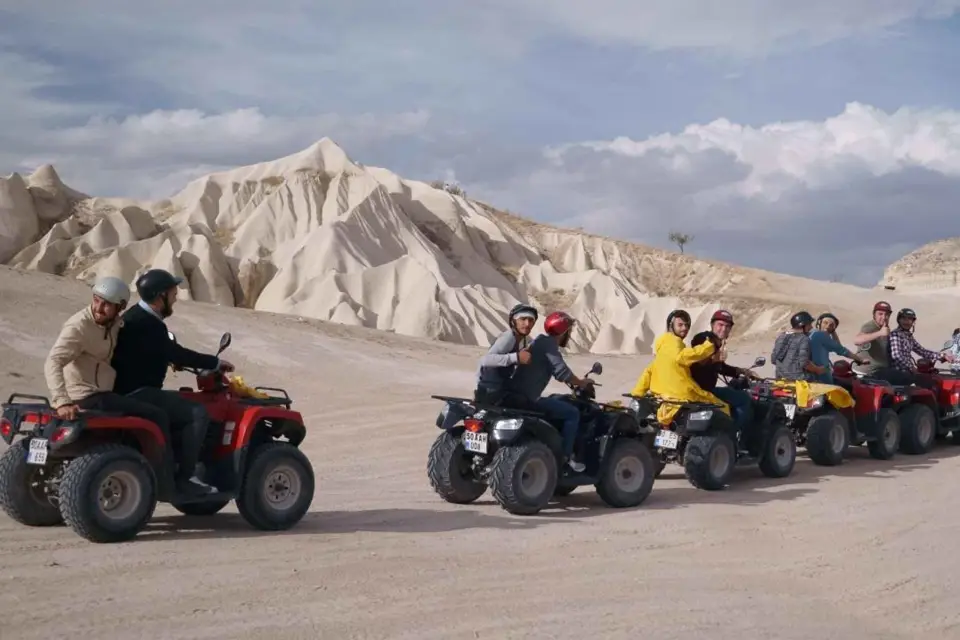 Excursión en quad al atardecer por los valles únicos de Capadocia