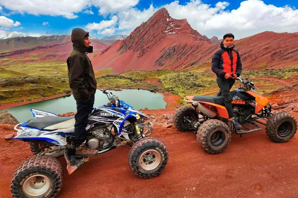 Excursión en quad por la Montaña Arco Iris y el Valle Rojo