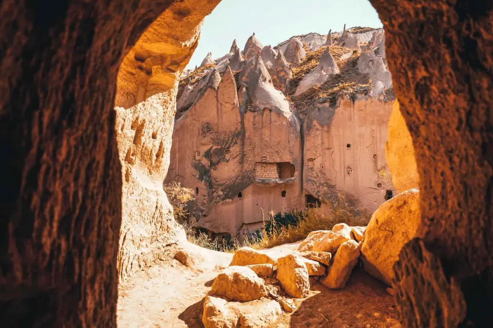 Capadocia: Tour Rojo de Día Completo con Guía Profesional Inglés