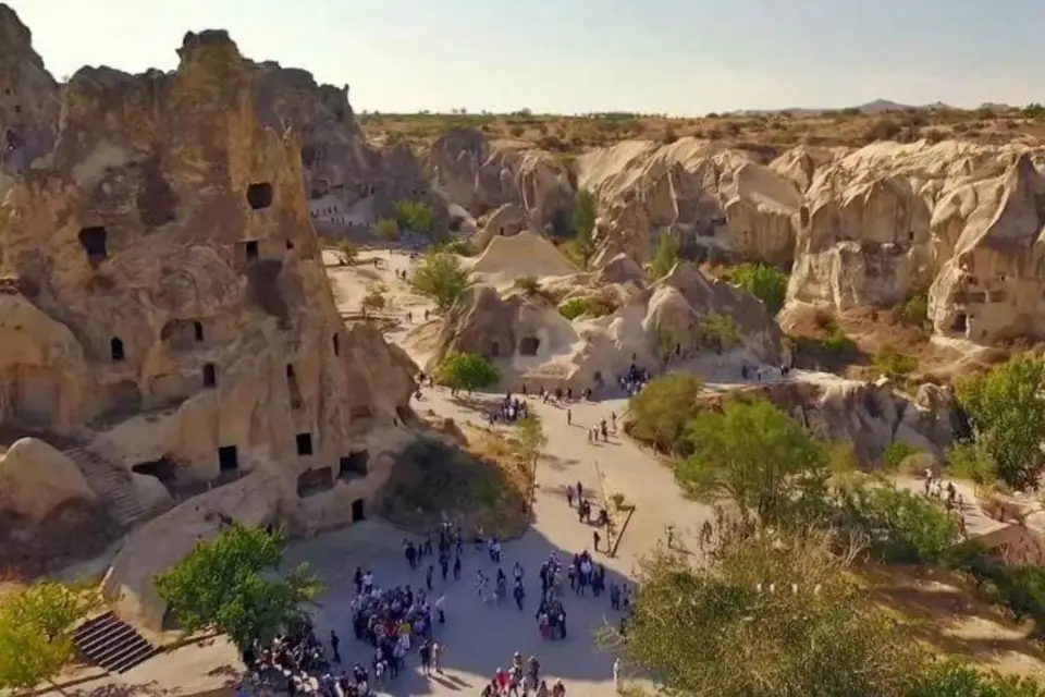 Excursión Roja a Capadocia en Grupo Reducido Día Completo Incluye Comida