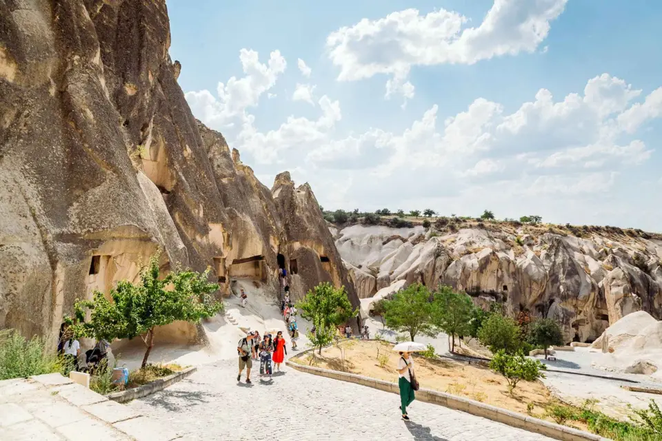 Capadocia: Excursión roja guiada de día completo en grupo reducido con almuerzo