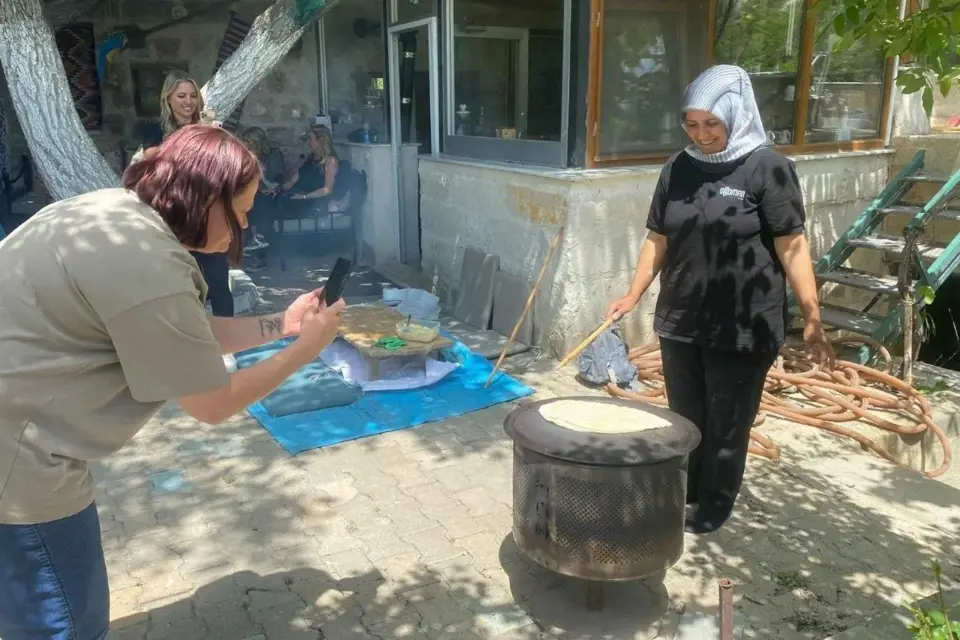 Experiencia de elaboración de tortitas con una mujer local