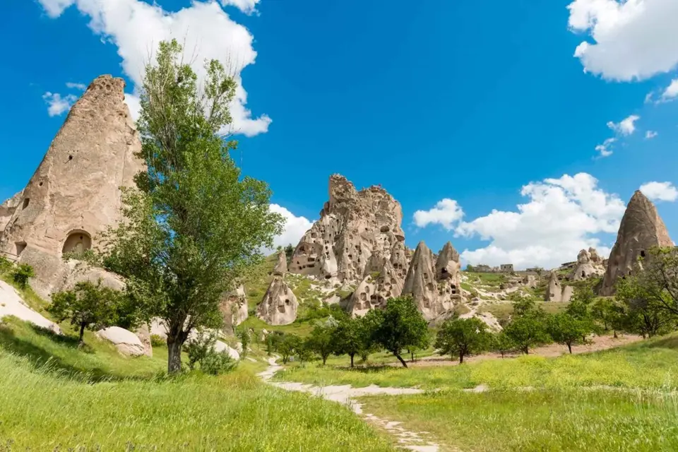 Desde Göreme: Excursión por los Lugares de Interés Rojo y Verde de Capadocia