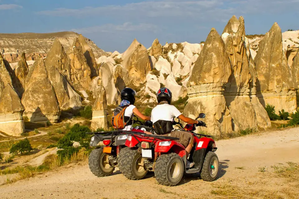 Desde Göreme: tour en vehículo todoterreno por los valles de Capadocia al atardecer