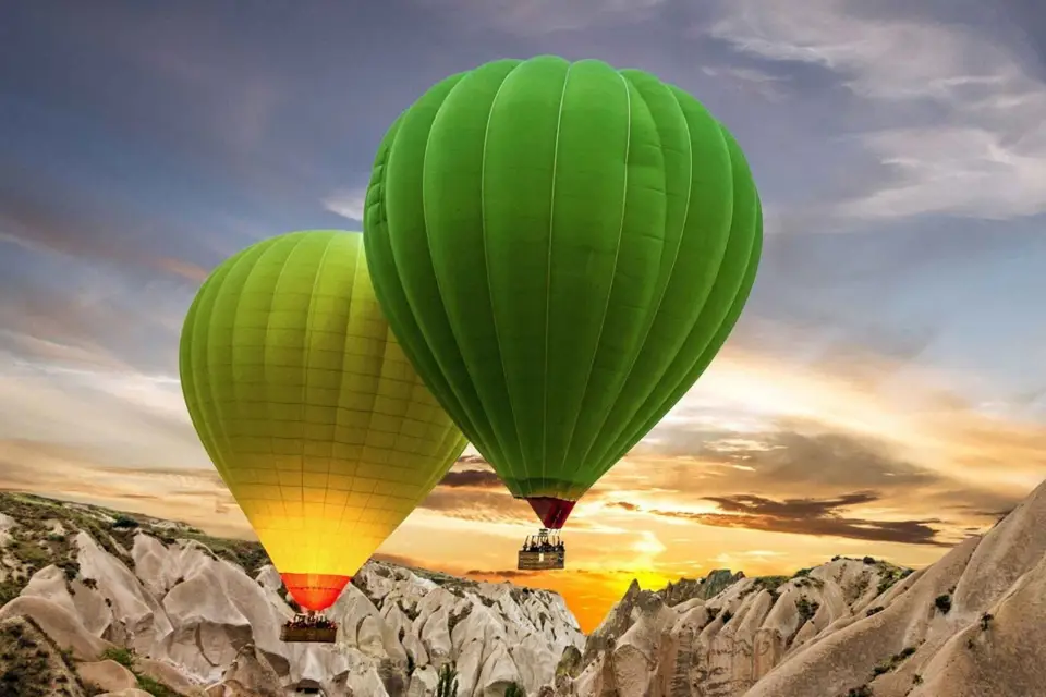 Goreme: Vuelo en globo aerostático al amanecer sobre Capadocia
