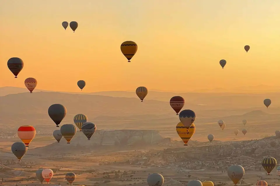 Capadocia: Paseo en Globo Aerostático al Amanecer en Göreme