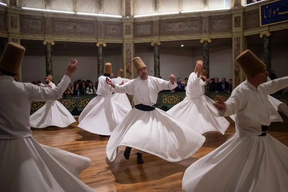 Cappadoce : Spectacle de derviches tourneurs aux rythmes mystiques