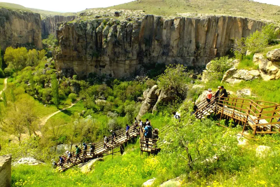 Capadocia: Senderismo y Visita a la Ciudad Subterránea