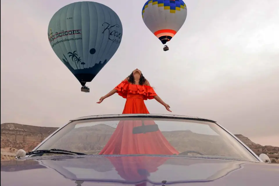 SESIÓN DE FOTOS CON VESTIDO VOLADOR EN CAPADOCIA