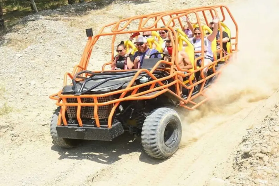 Capadocia: Tirolina, Jet Boat y Experiencia Monster Safari