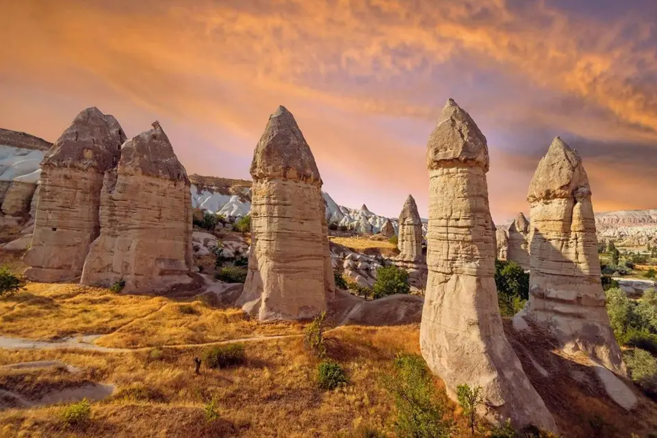 Capadocia: Tour rojo guiado con almuerzo y ticket de entrada
