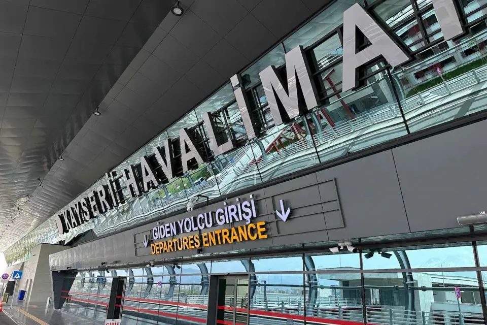 Traslado al aeropuerto privado (ASR - NAV)