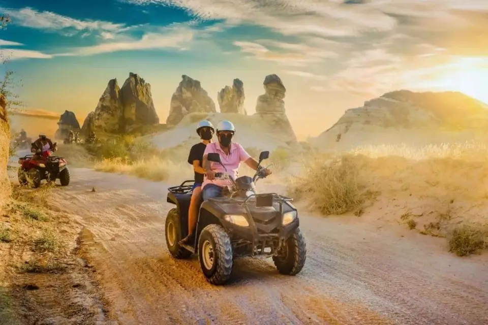 Desde Ürgüp/Göreme: Excursión en quad por la Capadocia al amanecer o al atardecer