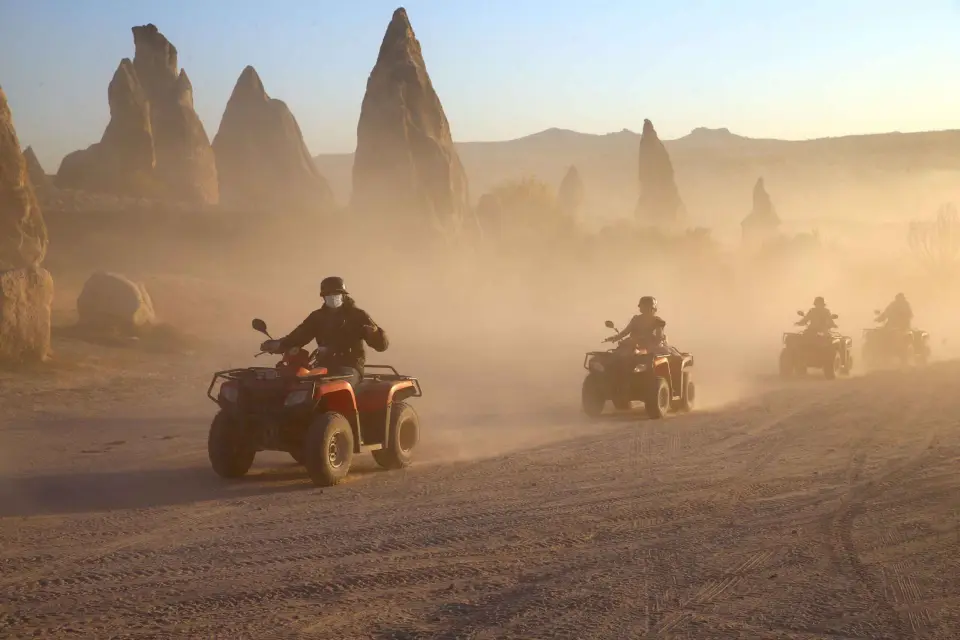 Desde Ürgüp/Göreme: Excursión en quad por la Capadocia al amanecer o al atardecer
