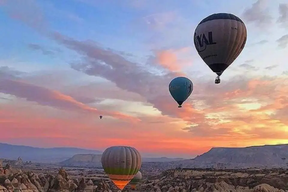 Capadocia: Vuelo en Globo al Amanecer en el Parque Nacional de Göreme