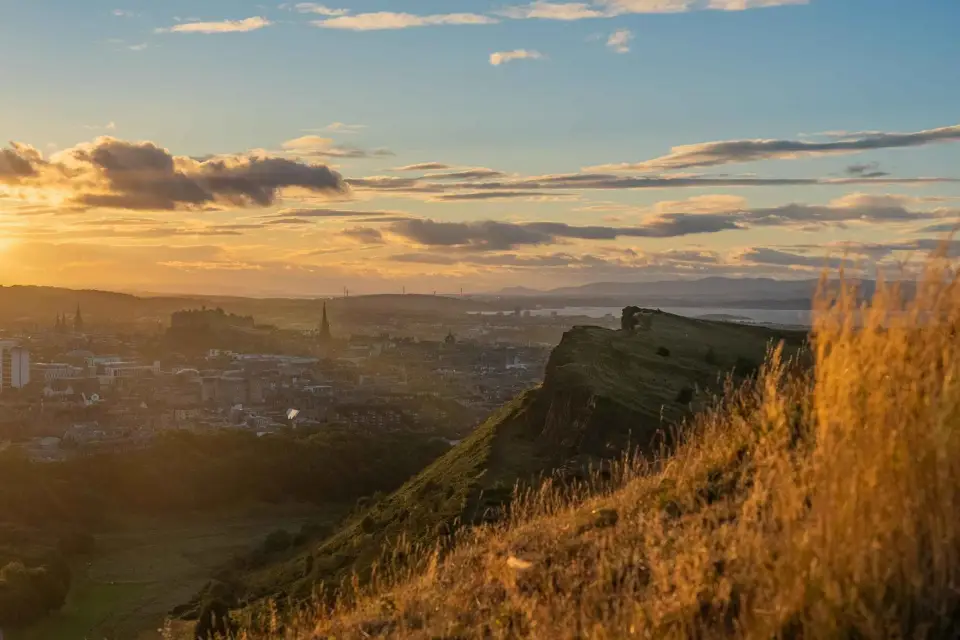 Edimburgo: Excursión al atardecer a Arthur's Seat con guía local