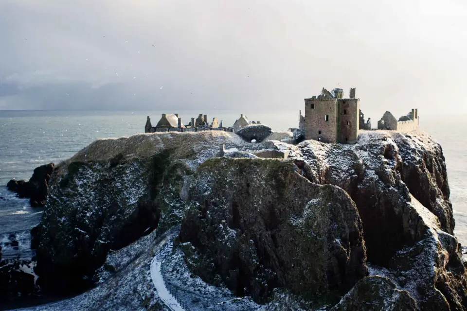 Desde Edimburgo: Excursión a los castillos de Glamis y Dunnottar en español