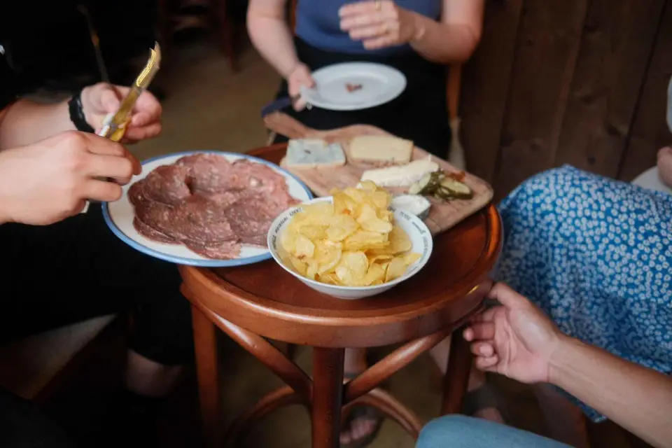 Explora el Barrio Asiático de Edimburgo y la Cocina Local Escocesa