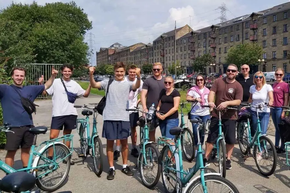 Glasgow: Ciudad, Espacios Verdes y Puentes del Clyde en Bicicleta