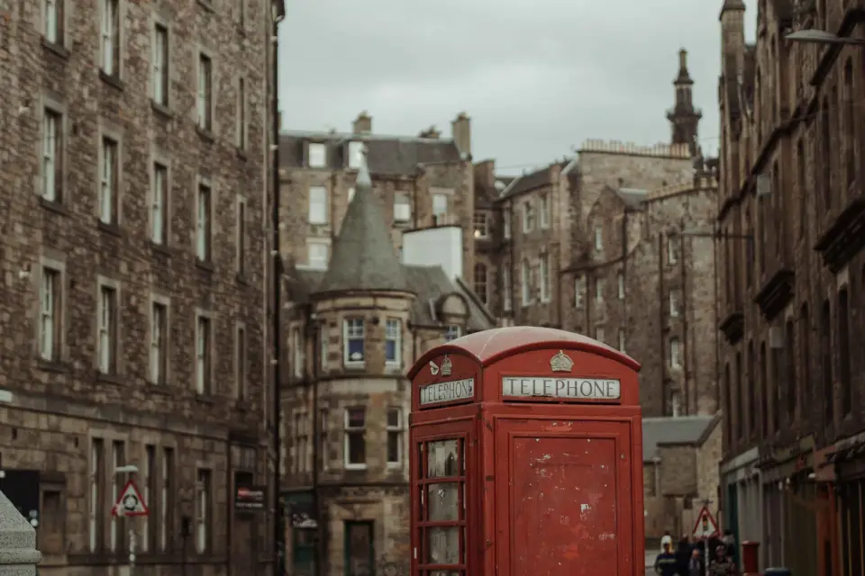 Edimburgo: Highlights App Tour guiado con puzzles