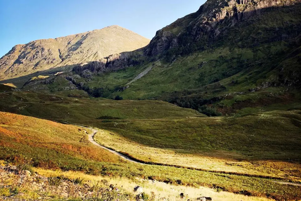 Joyas ocultas de las Highlands: Pueblos pintorescos y vacas de las Highlands