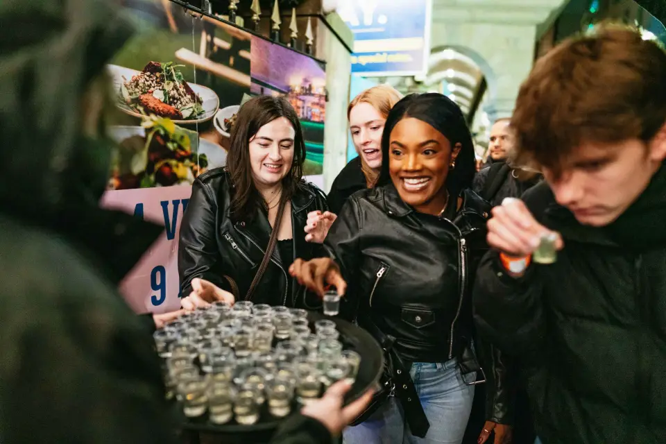 Edimburgo: Pub Crawl con chupitos gratis y descuentos