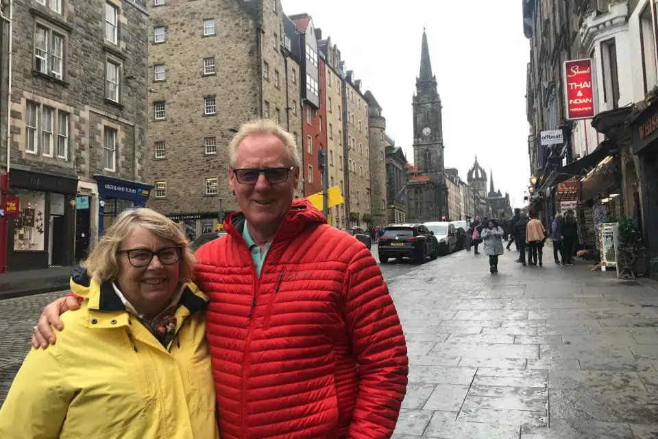 Edimburgo: Reserva un amigo local