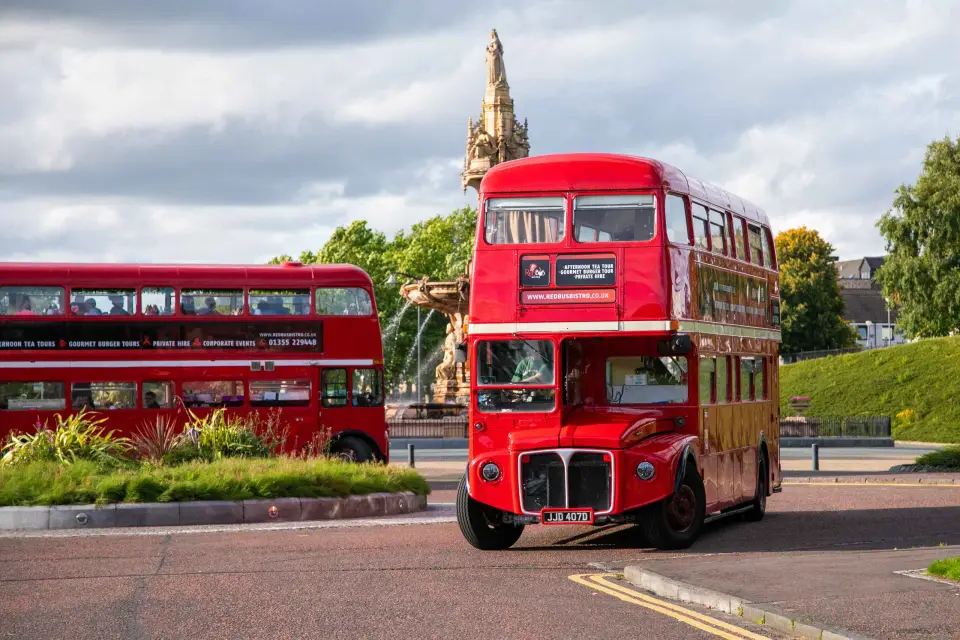 Edimburgo: tour en autobús antiguo con merienda o ginebra