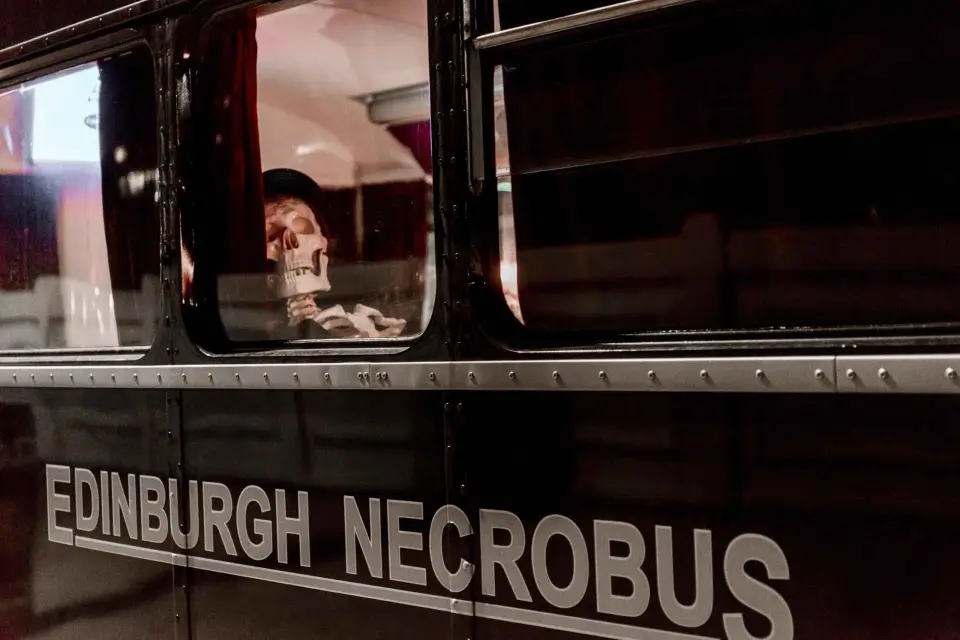 Edimburgo: tour en Ghost Bus de comedia y terror