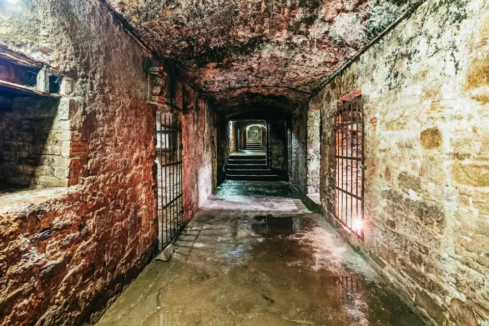 Edimburgo: tour nocturno de terror por criptas subterráneas