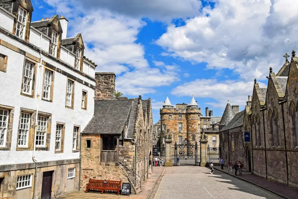Tour a pie por el pueblo de Roslin